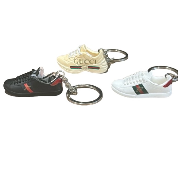 Choose 1 New Gucci signature sneaker keychain - Picture 1 of 6